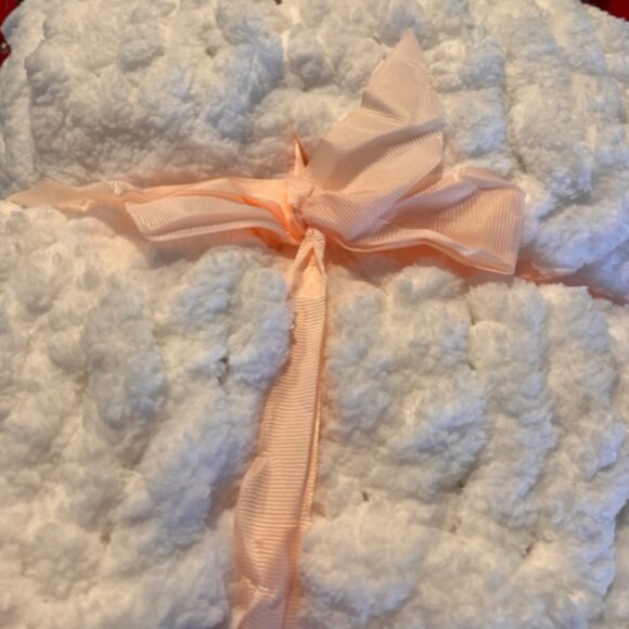 Chunky Knit Blanket Throw 40"×40", Hand Knitted Warm Chenille Throw Blanket - Picture 3 of 5